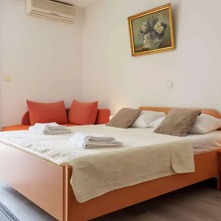 7 Apartment *